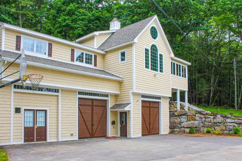 Stoneybrook Retreat Haven - The Carriage House - Gilford, NH