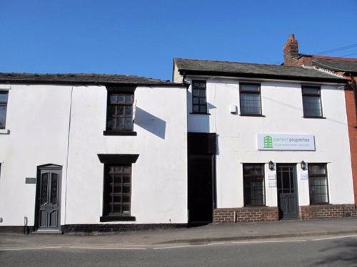 Kilátás, Lymm Cottage in Lymm