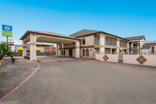 Best Western Deer Park Inn and Suites - image 9