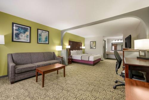 Best Western Deer Park Inn and Suites - main image