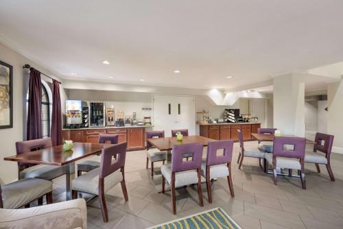 Best Western Deer Park Inn and Suites - image 3