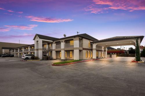 SureStay Hotel by Best Western Deer Park