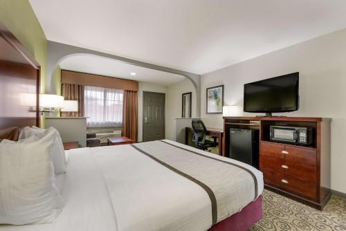 Best Western Deer Park Inn and Suites - image 11
