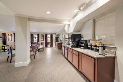 Food and beverages, SureStay by Best Western Deer Park in Deer Park
