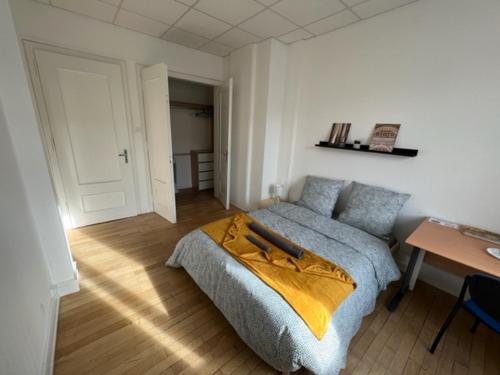 Chambres privées -Private room- dans un spacieux appartement - 100m2 centre proche gare