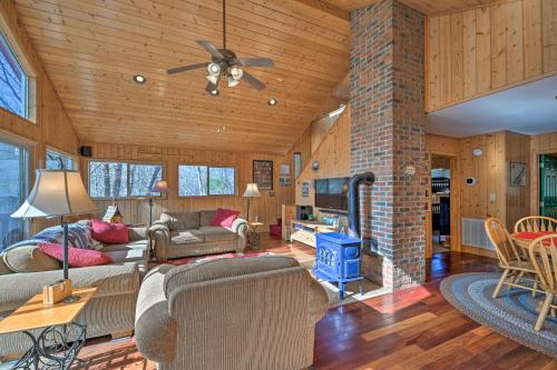 Bryson City Cabin with Deck Grill and Fire Pit! - image 2