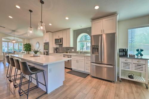 Luxe Scottsdale Abode with Outdoor Oasis 2Mi to Golf - image 6