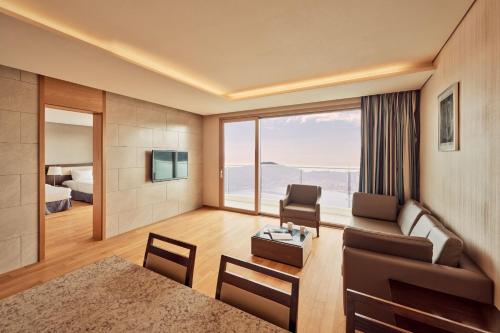 2023 소노캄 거제 (구 대명리조트 거제 마리나) (SONO CALM GEOJE (DAEMYUNG RESORT GEOJE MARINA)) 호텔 리뷰 및 할인 쿠폰 - 아고다 2023 소노캄 거제 (구 대명리조트 거제 마리나) (Sono Calm Geoje (Daemyung Resort Geoje Marina)) 호텔 리뷰 및 할인 쿠폰 - 아고다