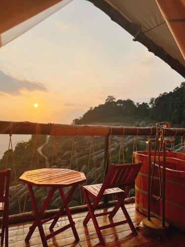 Balcony/terrace, Leu May Retreat - Glamping & Coffee in Moc Chau