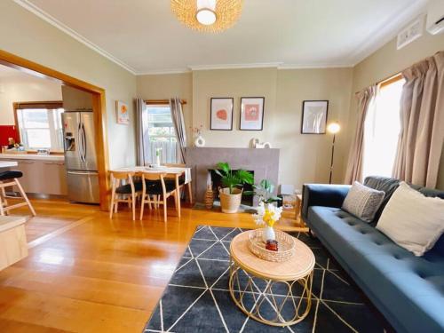 Stunning Hobart 3-bed home- close to shopping centers - Hobart