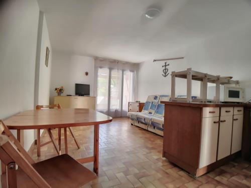 Studio Saintes-Maries-de-la-Mer, 1 pièce, 4 personnes - FR-1-475-49