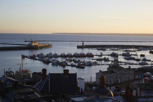 Albion House at Ramsgate - image 3