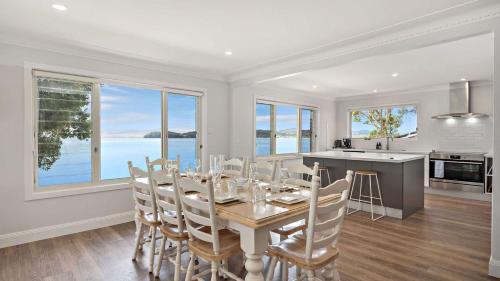 Cocina, Footprints on Foreshore in Port Stephens