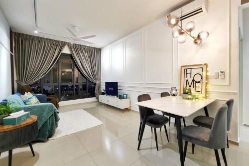 B&B Klang - 1-7px Klang Bayuemas Staycation Family Lovely Stay Netflix - Bed and Breakfast Klang