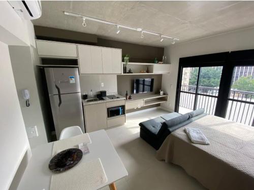 67 New studio in great location! Fast WI-FI, balcony, São Paulo