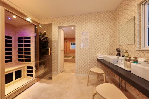 Bathroom, Crystal Besso Shirahama in Shirahama