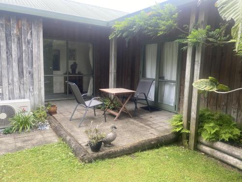 Iekārtas, Quail Haven Queen Room in Aongatete