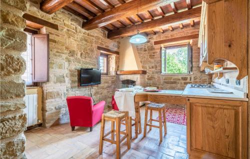  Nice home in Camerino with Outdoor swimming pool, WiFi and 1 Bedrooms in Crispiero
