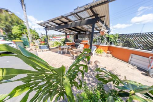 บริการและสิ่งอำนวยความสะดวก, ฮาล์ฟเวย์ โมเต็ล (Halfway Motel) in อีเดน