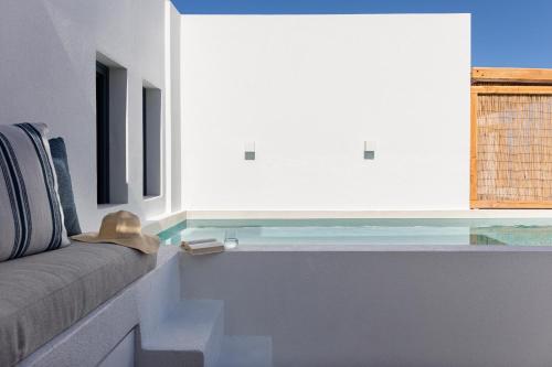 ระเบียง/ชานเรือน, Phos Milos in พอลโลเนีย