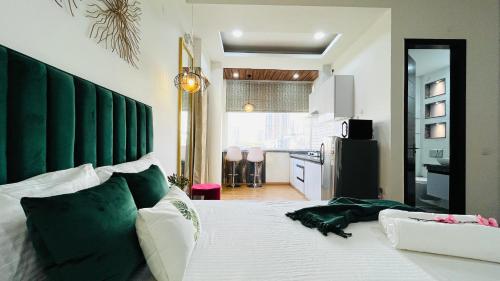 BluO Studio Noida - BathTub Gym Balcony Garden