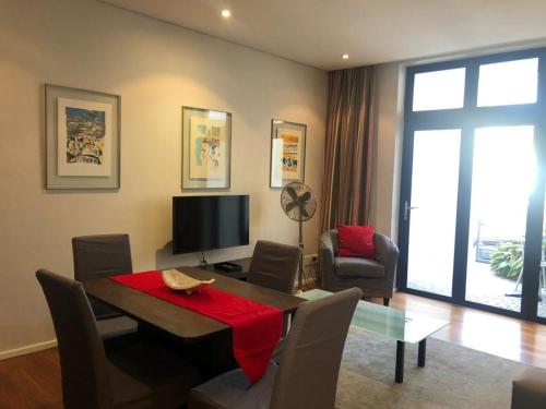 Lovely one bedroom open plan apartment - main image