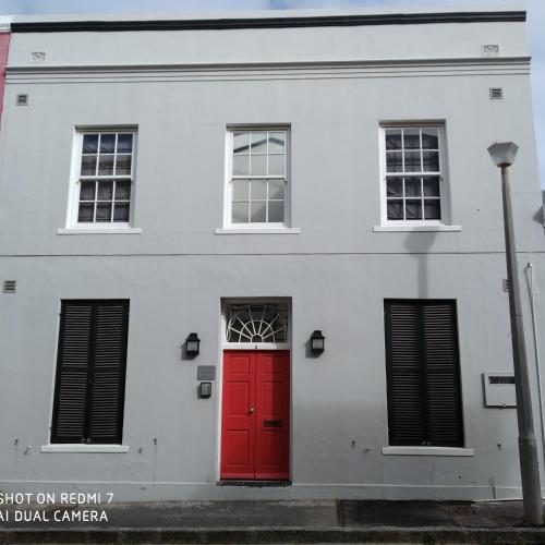 Lovely one bedroom open plan apartment - image 7