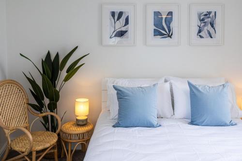 Bright & beautiful 4 bedroom house with sea views, Portland (photo 6)