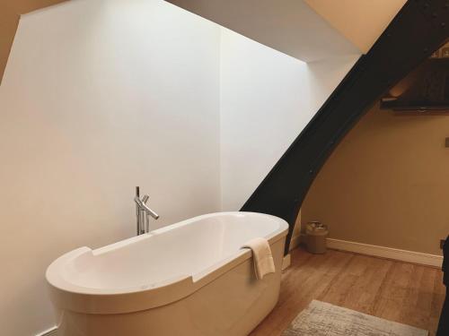 Quebecs Luxury Apartments - image 5
