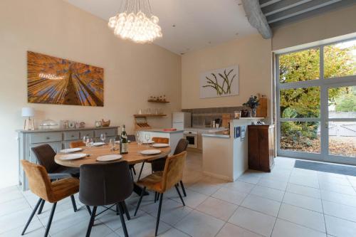 Gite Le Foineau - Maison avec Piscine in Sennecey-le-Grand