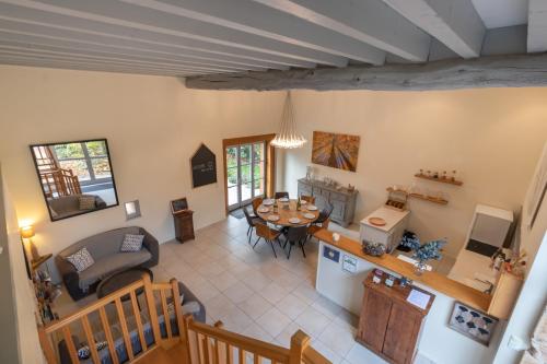 Gite Le Foineau - Maison avec Piscine in Sennecey-le-Grand