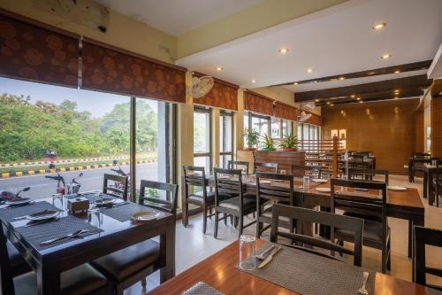 Restaurant, Hotel Peaceland Lumbini in Lumbini