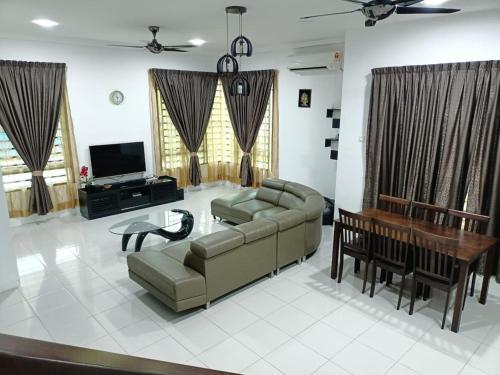 Homestay Kemaman Fyna05 Mewah Harga Murah 5Km Dari Bandar