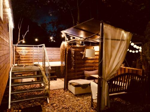 Zirkuswagen mit Outdoor Whirlpool und Garten in Petershagen/Eggersdorf