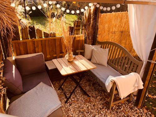 Zirkuswagen mit Outdoor Whirlpool und Garten in Petershagen/Eggersdorf