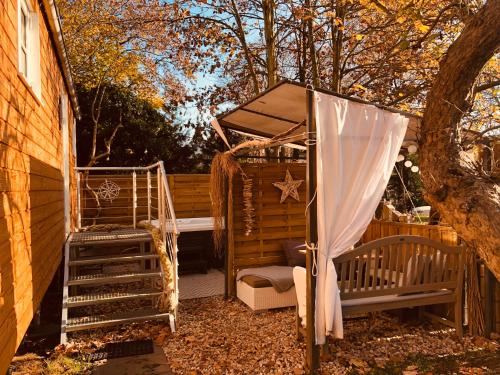 Zirkuswagen mit Outdoor Whirlpool und Garten in Petershagen/Eggersdorf