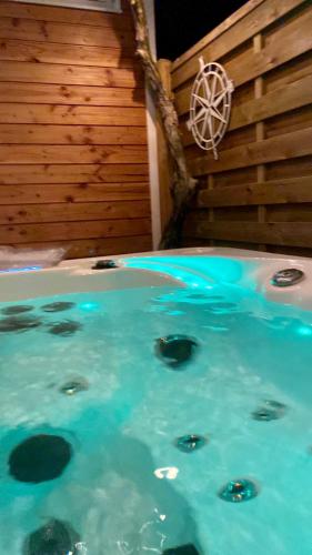 Zirkuswagen mit Outdoor Whirlpool und Garten in Petershagen/Eggersdorf