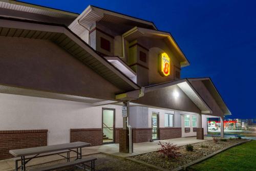 Super 8 by Wyndham Summersville