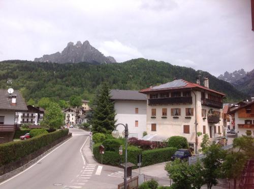 Apartment with Mountain View