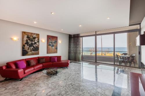 Spacious Seafront APT with Living, Sofa, WIFI & AC by 360 Estates 2