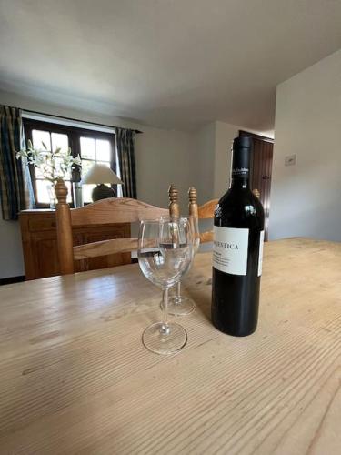 Seadmed, Honeysuckle Cottage, Mickleton in Mickleton