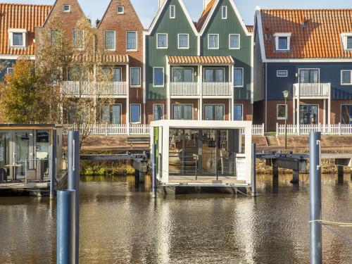 Inviting houseboat in Volendam with shared pool