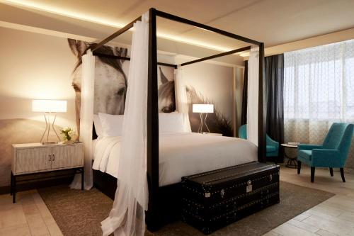 Archer King Hearing-Accessible Suite With Balcony