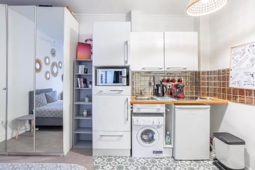 One-Bedroom Apartment image 9