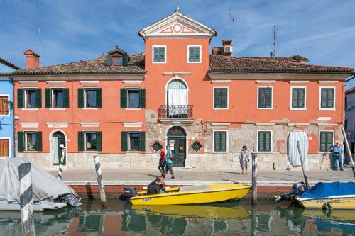 Wondrous Palazzetto 1619 in Magical Burano Island