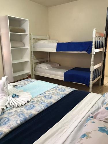 1 double bed, 1 bunk bed
