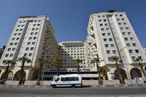 Kings Towers Hotel in Lakeside City Center