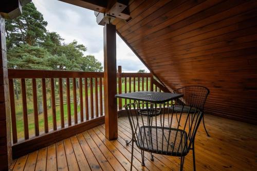 Norwegian Log Cabin The Roe Deer -sauna & hot tub in Keith