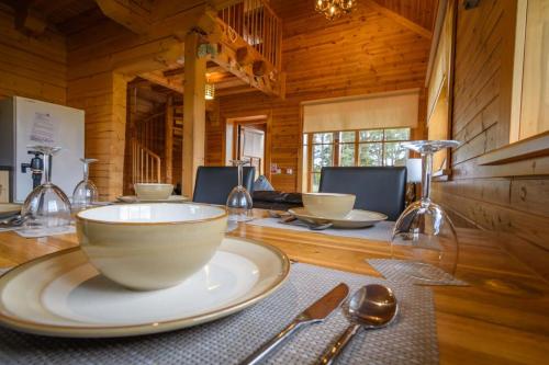 Norwegian Log Cabin The Roe Deer -sauna & hot tub in Keith