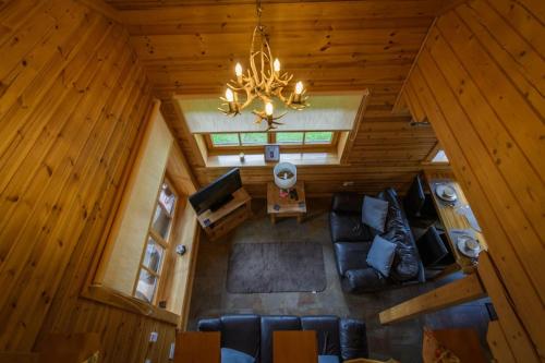 Norwegian Log Cabin The Roe Deer -sauna & hot tub in Keith